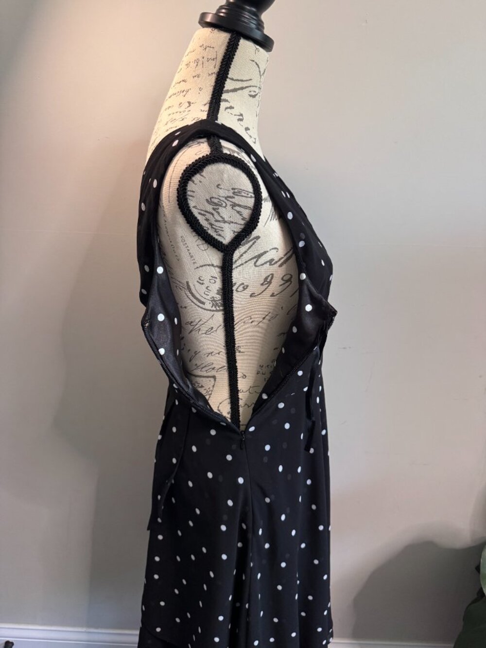 White House Black Market Polka Dot Dress Size 6 Black Fit & Flare V Neck Sleevel - Picture 4 of 8